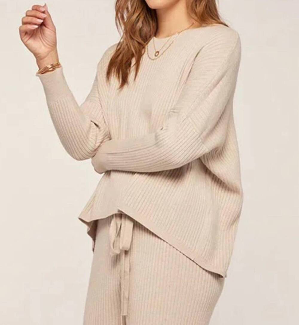 NEW TEA N ROSE ribbed crew sweater in warm gray